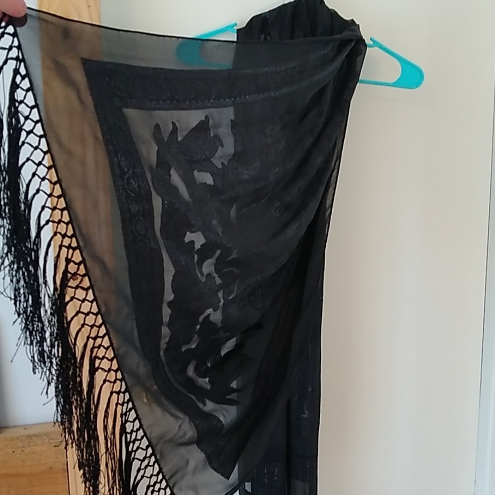 Formal Black Fringe Wrap Echo Brand - Picture 4 of 8